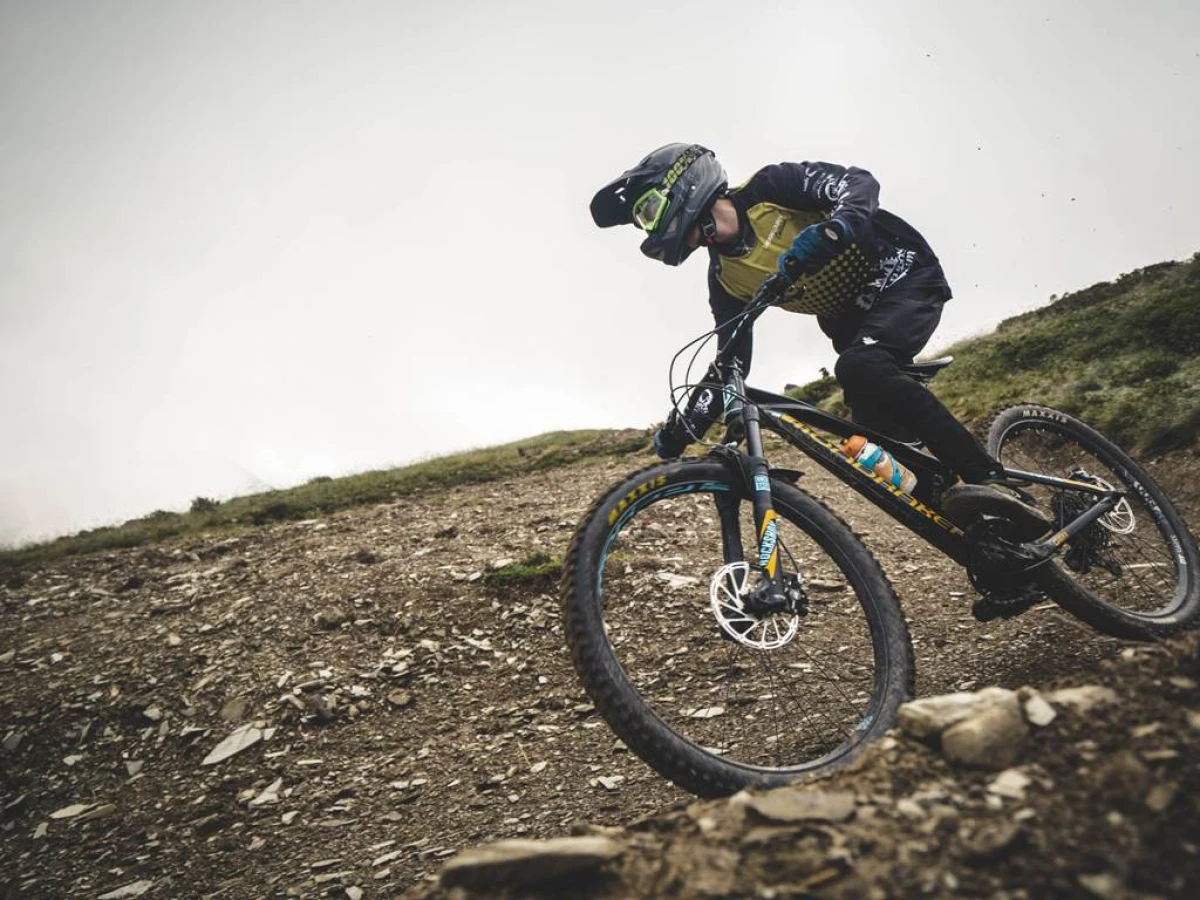 Journée VTTAE Enduro avec moniteur dans la Zona Zero, Ainsa - Bonjour Fun