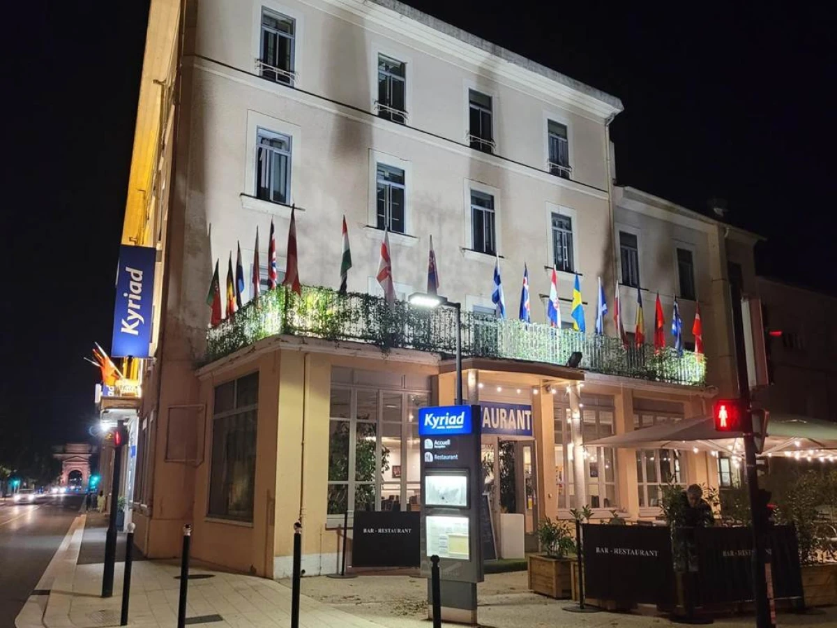 KYRIAD ORANGE Centre Ville - HOTEL & RESTAURANT &  - Bonjour Fun