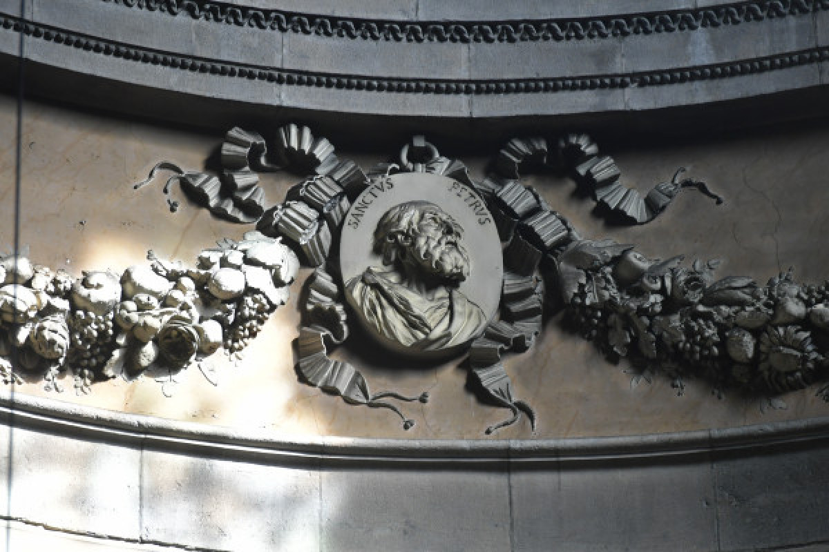 L’ÉGLISE SAINT-PIERRE ET SA PLACE - Bonjour Fun