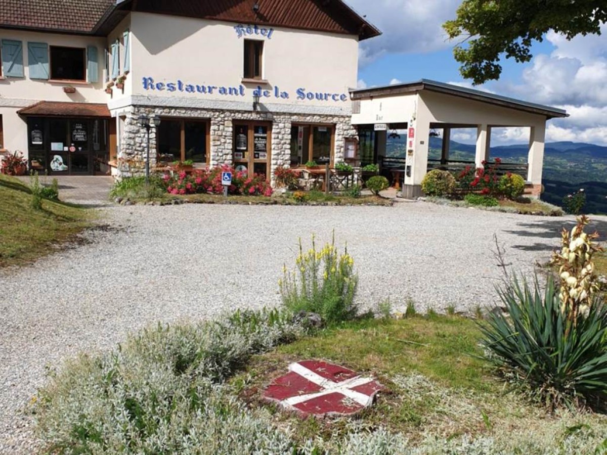 LA SOURCE Jacquet depuis 1954 Hôtel et Studio - Bonjour Fun