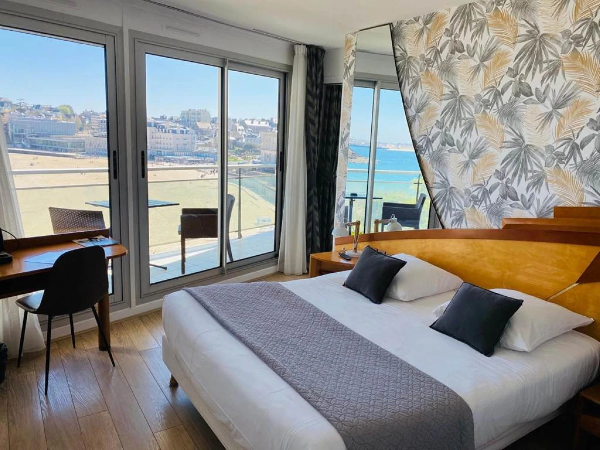 Le Crystal Dinard Plage - Bonjour Fun