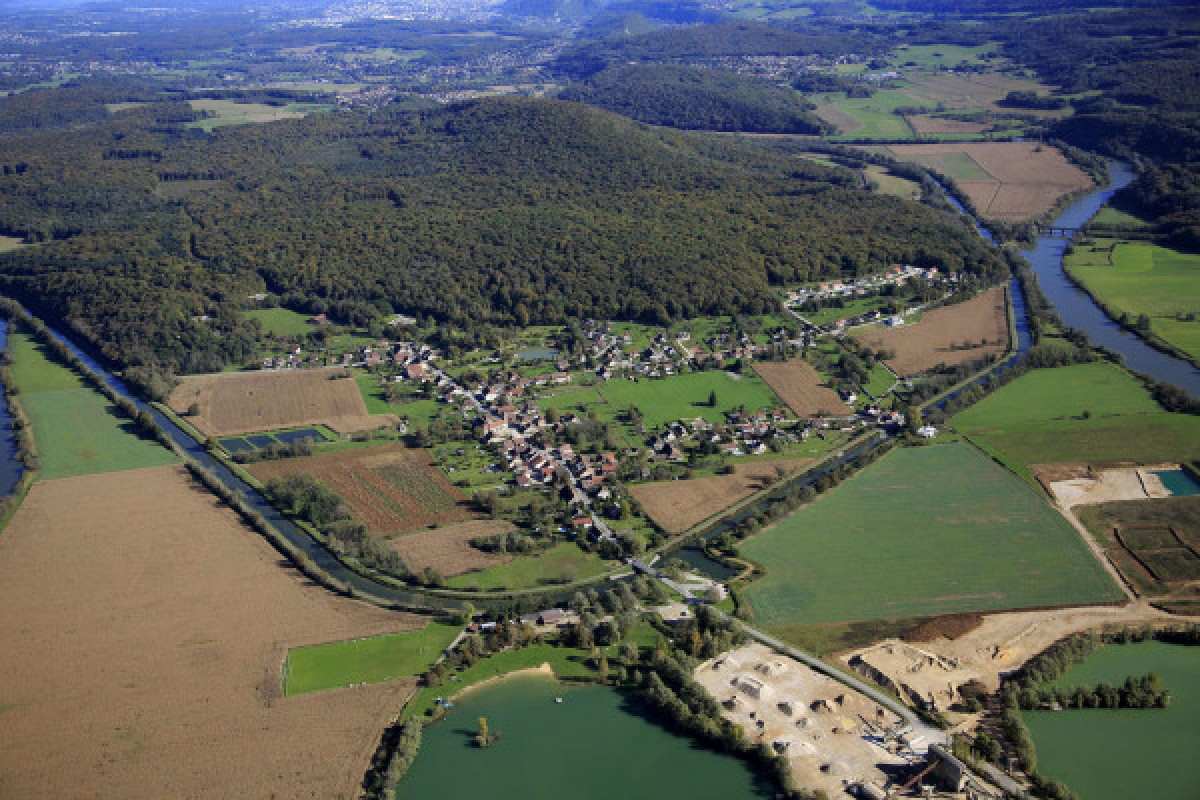 LE LONG DE LA VOIE ROMAINE, À OSSELLE - Bonjour Fun