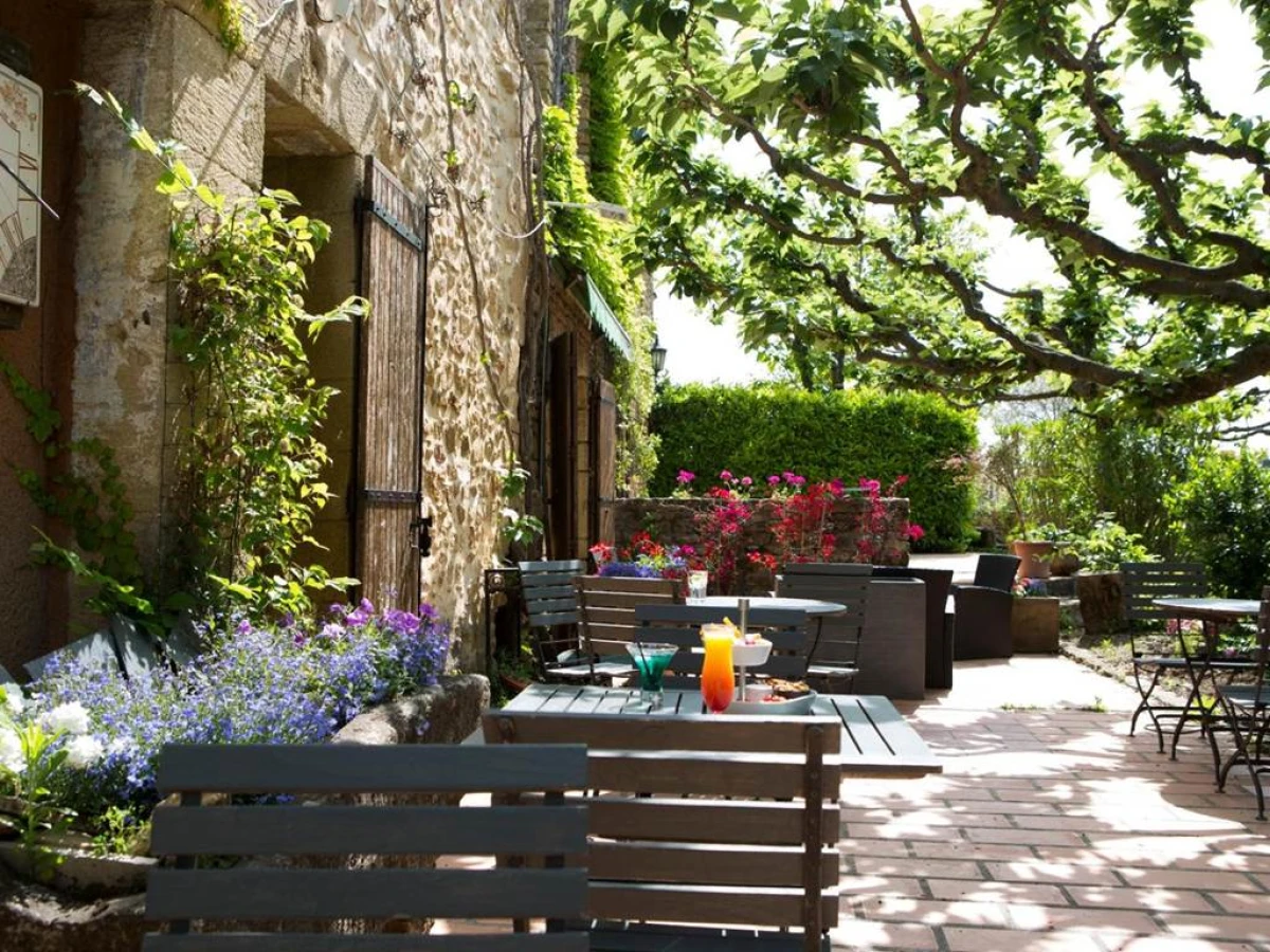 Le Mas Des Aigras - Hôtel & Restaurant de Charme e - Bonjour Fun