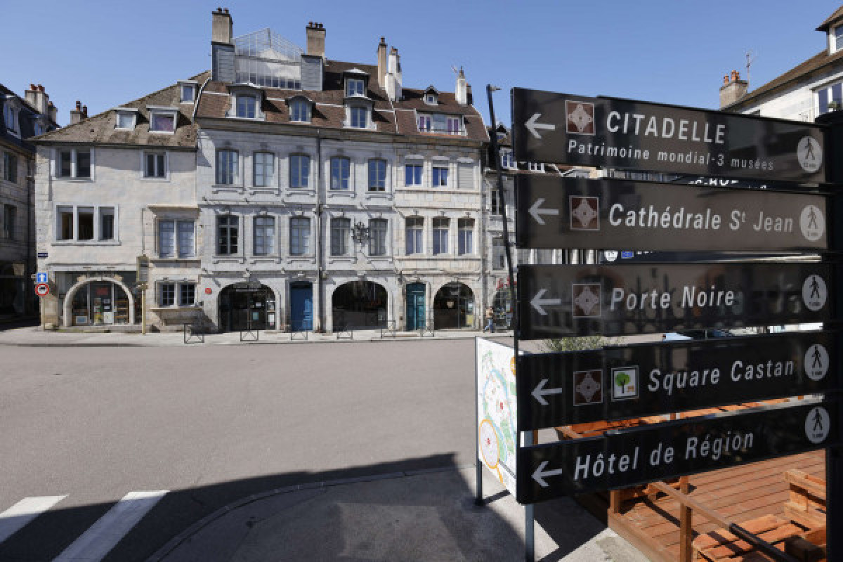 Les places : entre sociabilité et lieux de pouvoir - Bonjour Fun