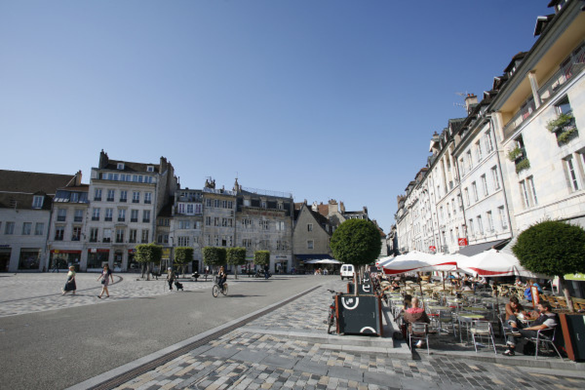 Les places : entre sociabilité et lieux de pouvoir - Bonjour Fun