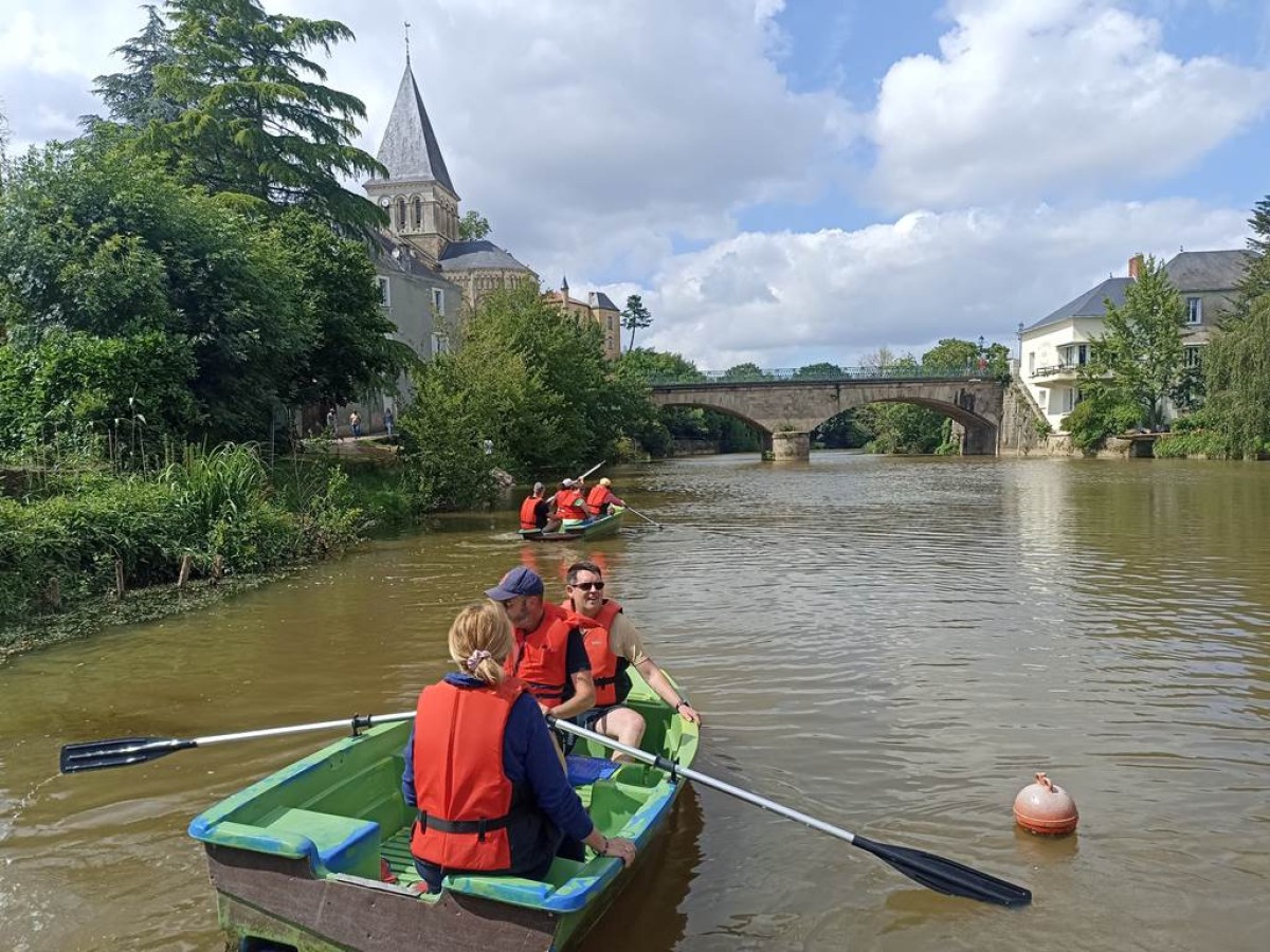 Location barque à rames 4 places - 2H - Bonjour Fun