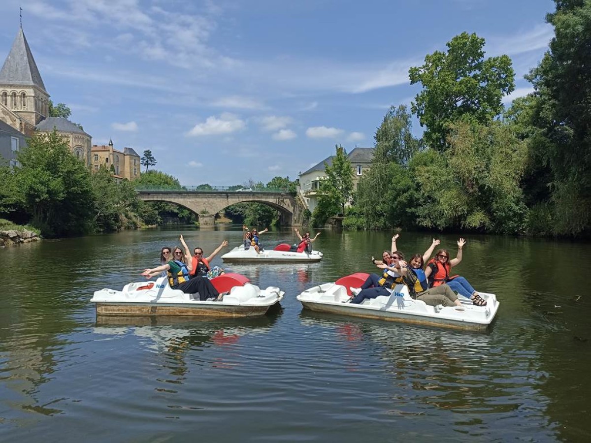 Location pédalo de 4 places 2H - Bonjour Fun