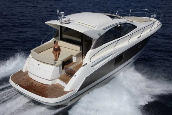 Location yacht Jeanneau prestige 42S  (6 personnes) - Bonjour Fun