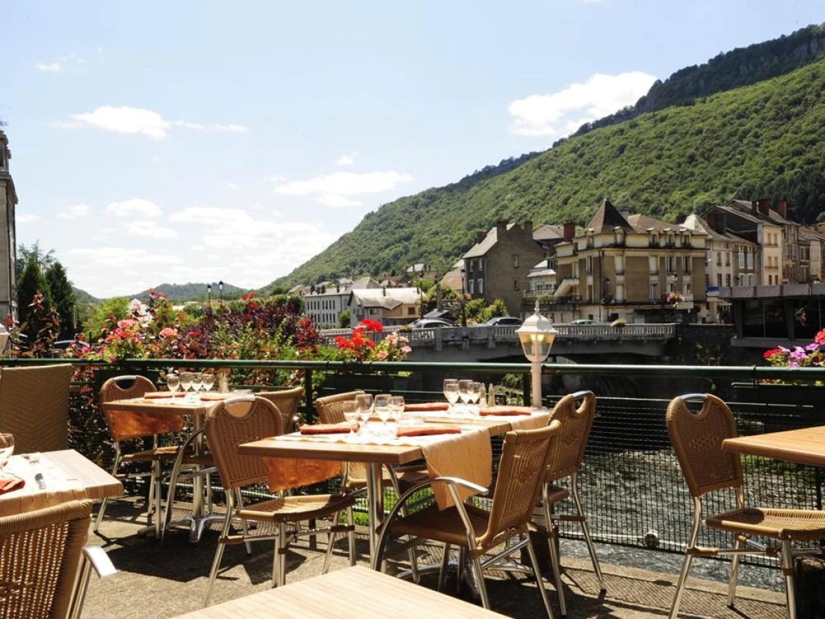 Logis Central Hôtel - Restaurant & Spa - Bonjour Fun