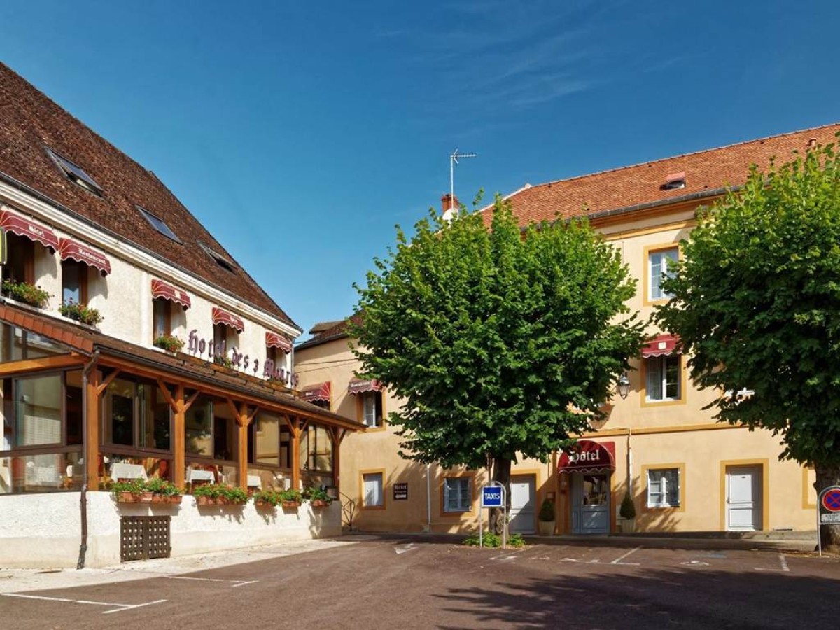 Logis Des Trois Maures - Bonjour Fun