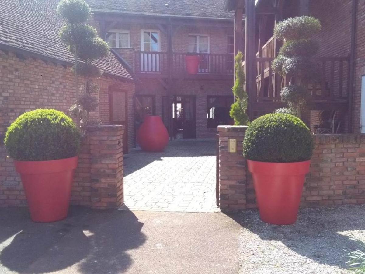 Logis Hôtel Auberge du Cheval Blanc - Bonjour Fun