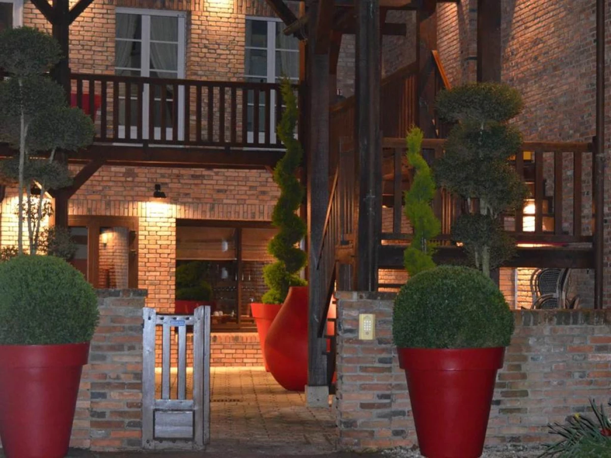 Logis Hôtel Auberge du Cheval Blanc - Bonjour Fun