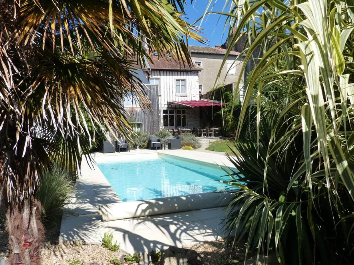 Logis Hotel Auberge Dupuytren - Bonjour Fun