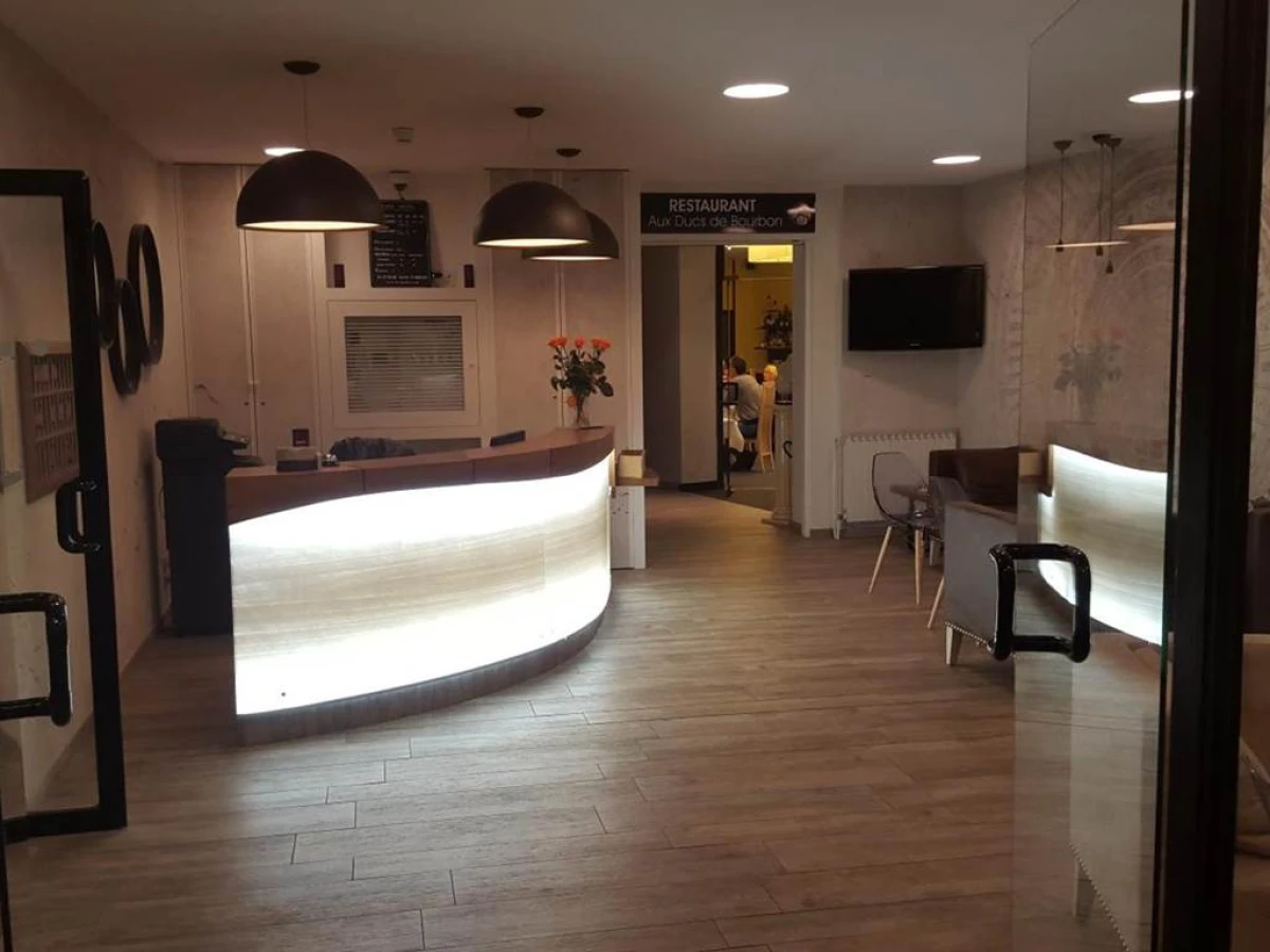 Logis Hotel des Bourbons Montluçon Climatisé - Bonjour Fun