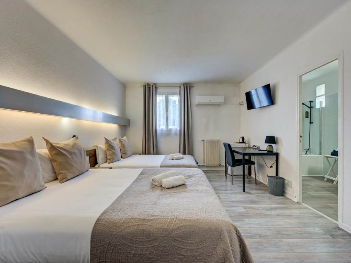 Logis Hôtel La Bastide d'Entraigues - Bonjour Fun