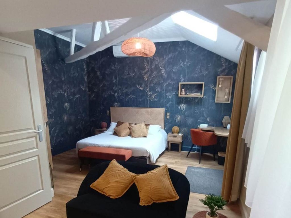 Logis Hôtel La Brèche - Restaurant Berthelot - Bonjour Fun