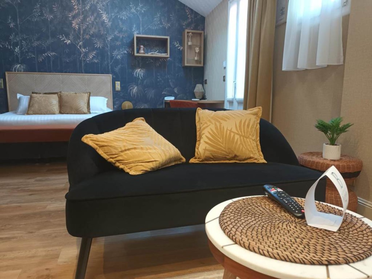 Logis Hôtel La Brèche - Restaurant Berthelot - Bonjour Fun