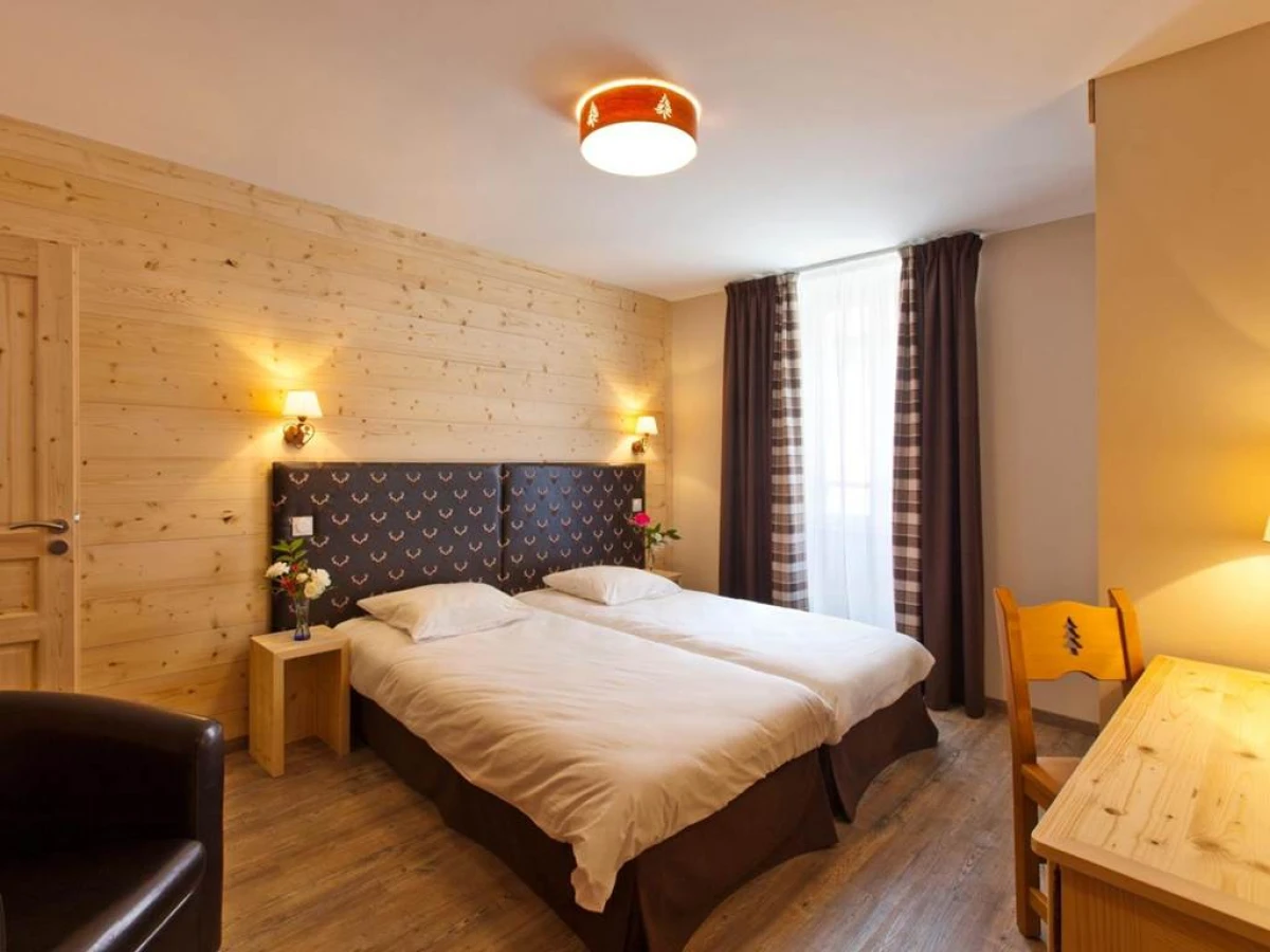 Logis Hôtel LBB - les 2 lacs - Bonjour Fun