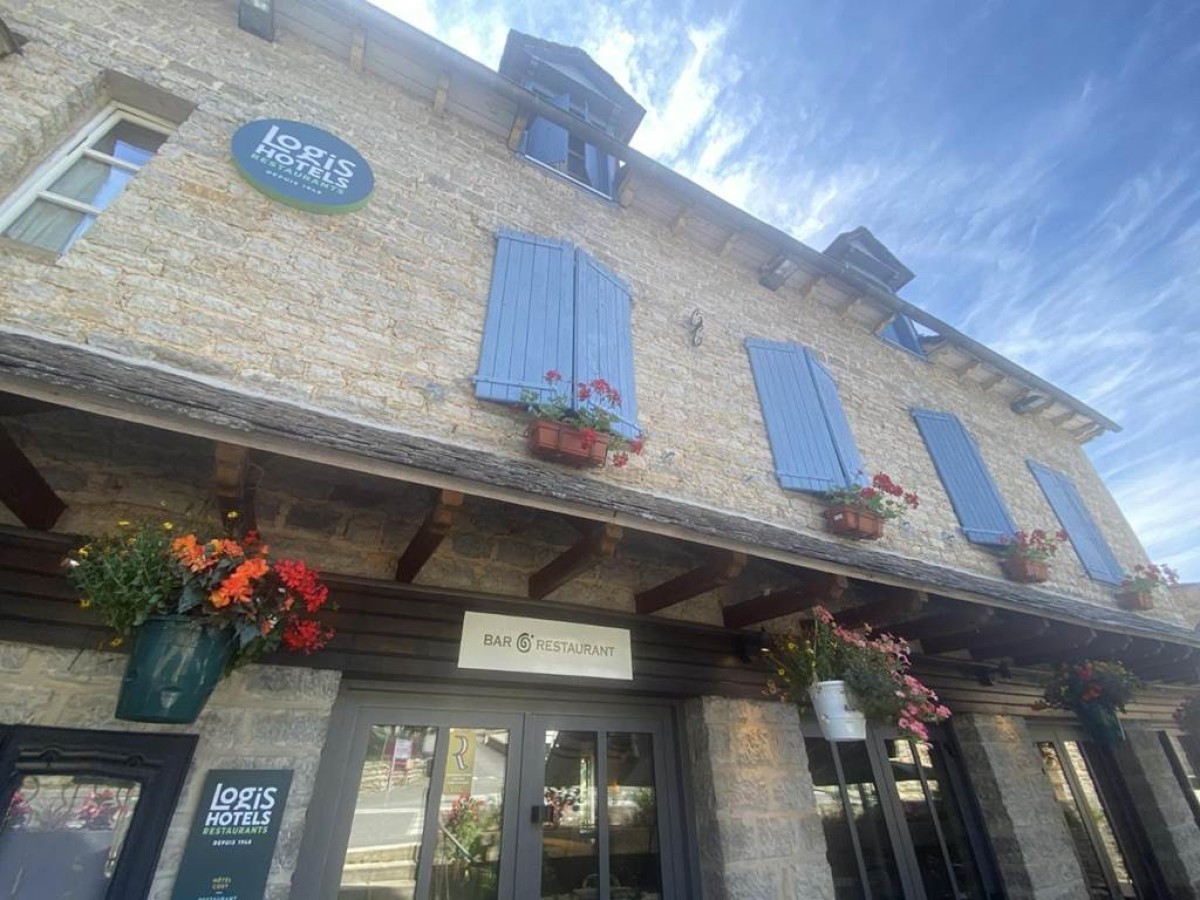 Logis Hôtel Restaurant L'Auberge du Chateau - Bonjour Fun