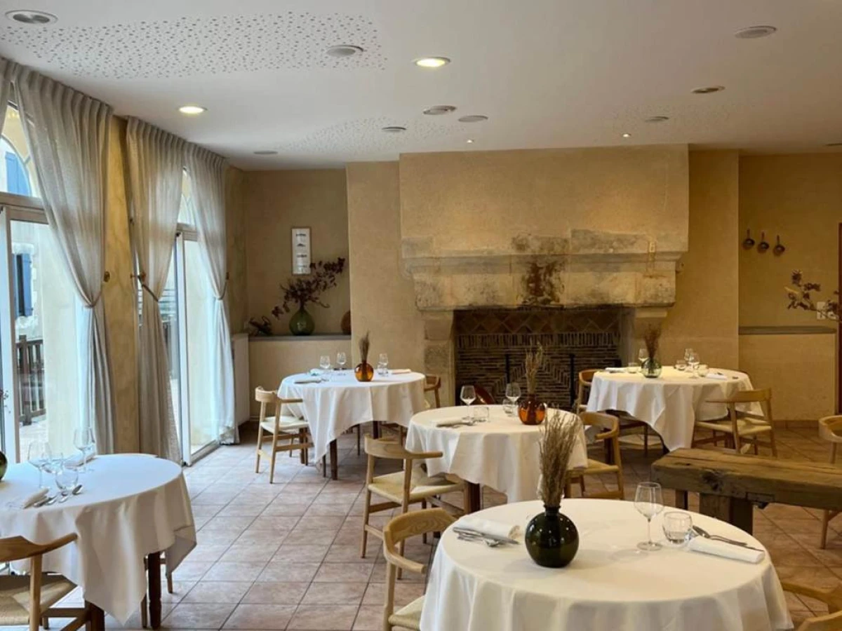 Logis Hôtel & Restaurant Le Cheval Blanc et Clovis - Bonjour Fun
