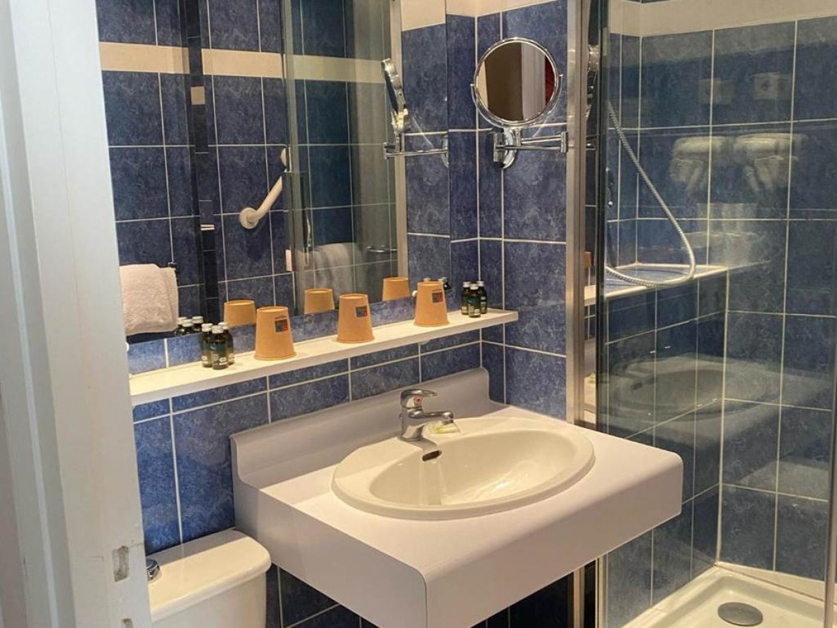 Logis Hôtel Restaurant LE MONARQUE - Bonjour Fun