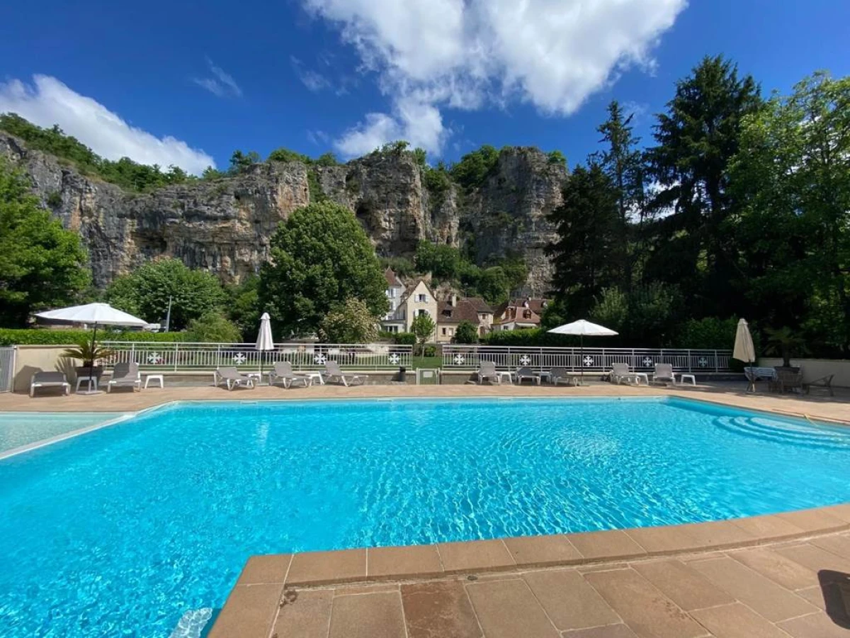Logis Hôtels - Hôtel Restaurant Domaine Les Falais - Bonjour Fun