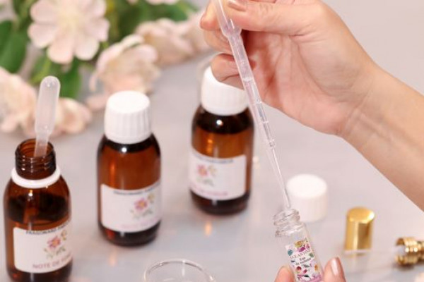 Mini atelier de création de parfum / GRASSE (COTE D'AZUR) - Bonjour Fun