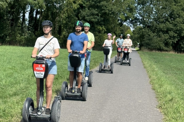 Mönchengladbach Schlösser des Niederrheins XXL Tour (3h) - Bonjour Fun