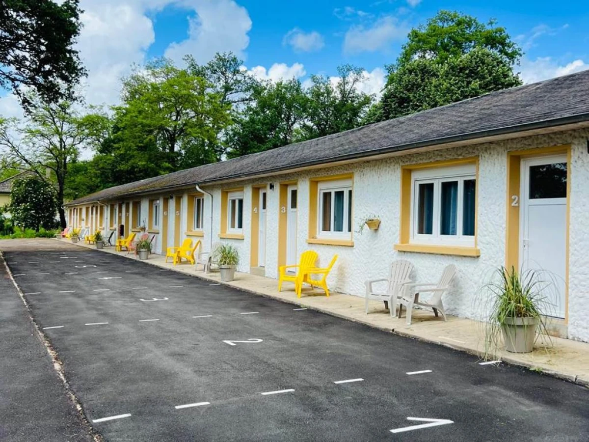 Motel Les Broussailles - Bonjour Fun