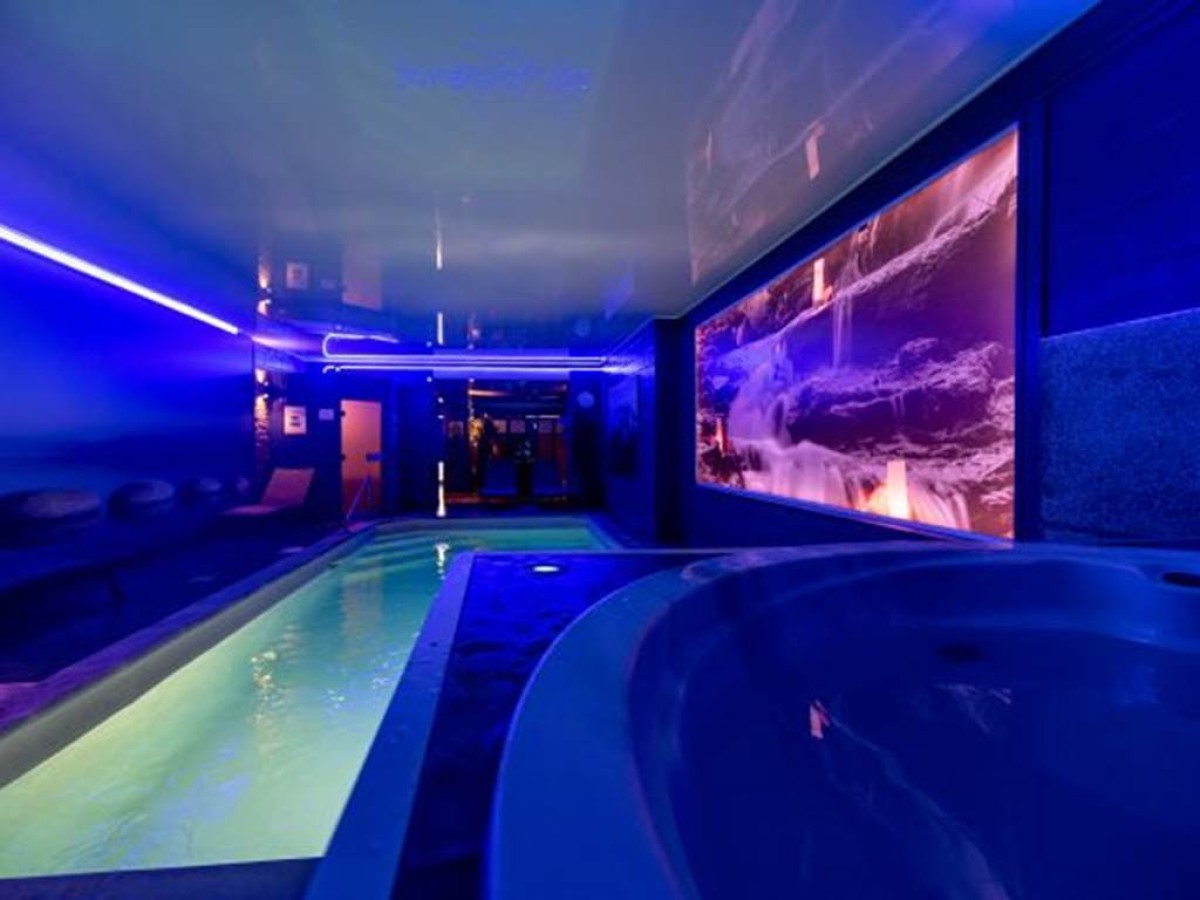 NOCTURNE (vendredi , samedi et dimanche) : Accès espace AQUA DETENTE 4 PERSONNES de 22h30 à minuit - Bonjour Fun