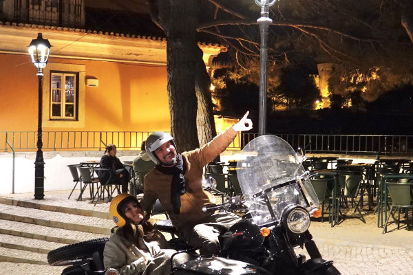 OTA | Retro Tour Lisboa | By Night | 2h00 - Bonjour Fun