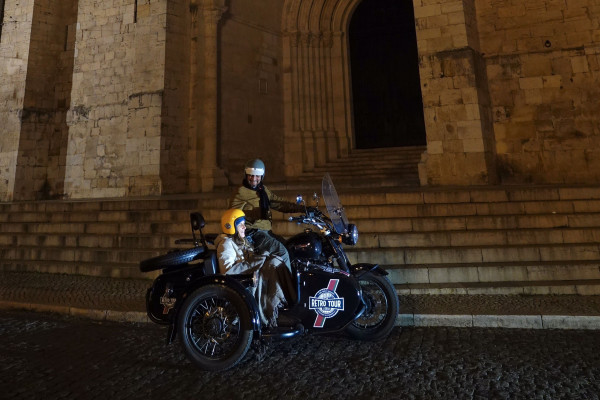 OTA | Retro Tour Lisboa | By Night | 2h00 - Bonjour Fun