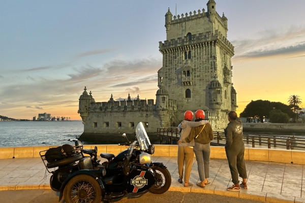 OTA | Retro Tour Lisboa | By Night | 2h00 - Bonjour Fun