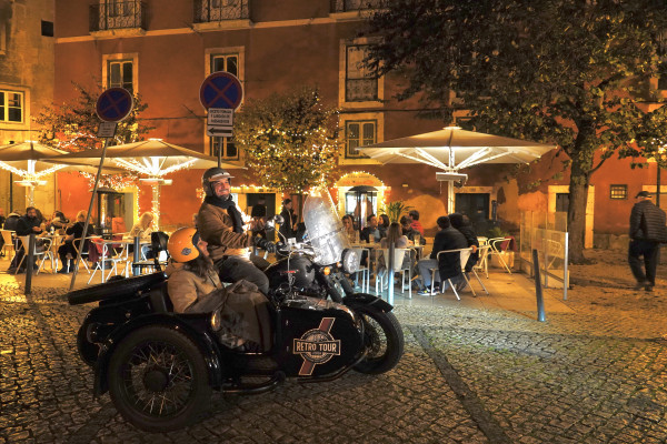 OTA | Retro Tour Lisboa | By Night | 2h00 - Bonjour Fun