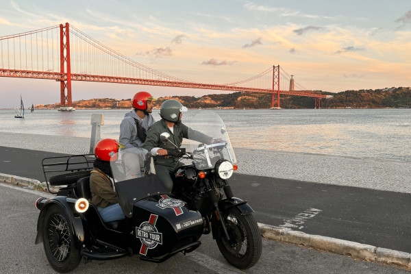 OTA | Retro Tour Lisboa | By Night | 2h00 - Bonjour Fun