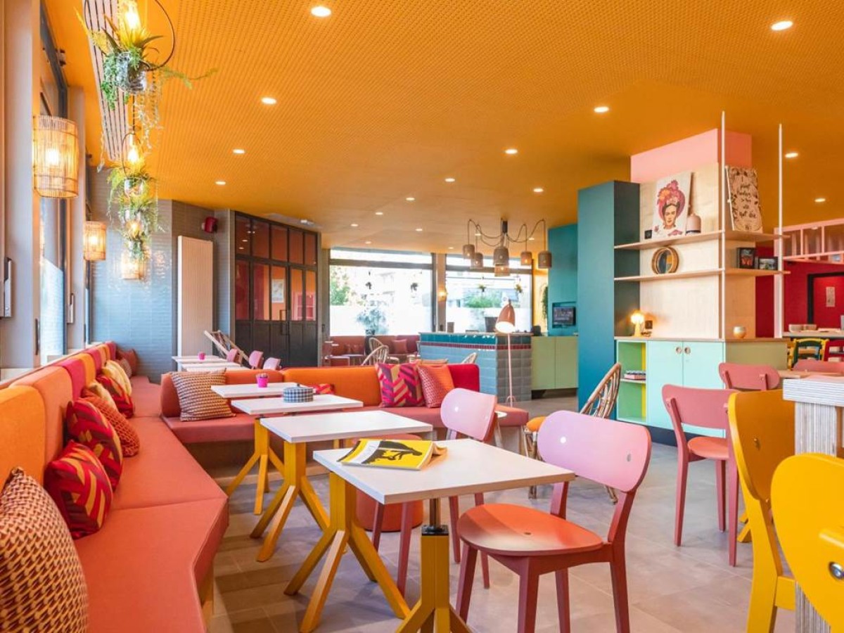 PAUL & PIA - Welcome Home Hotel - Bonjour Fun