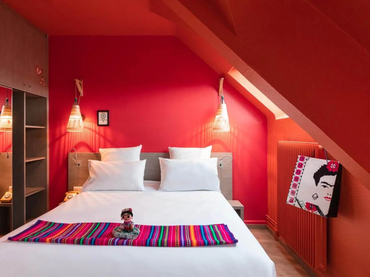 PAUL & PIA - Welcome Home Hotel - Bonjour Fun