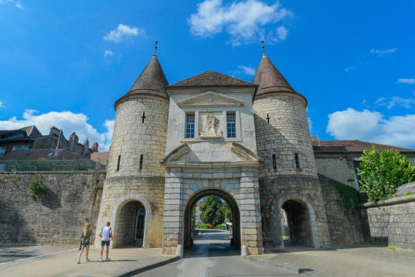 Porte à porte – Un classique revisité pour vous - Bonjour Fun