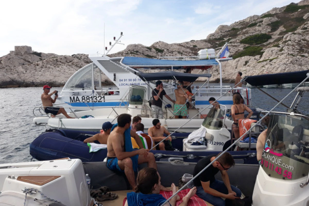 Privatisation d'un bateau pour organiser son EVJF / EVG - Bonjour Fun
