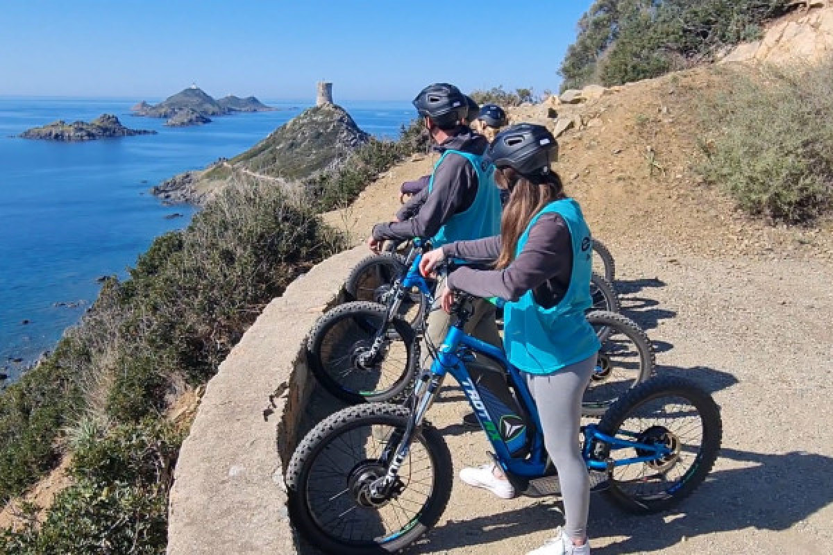 Randonnée en trottinette électrique tout-terrain aux Iles Sanguinaires - Bonjour Fun