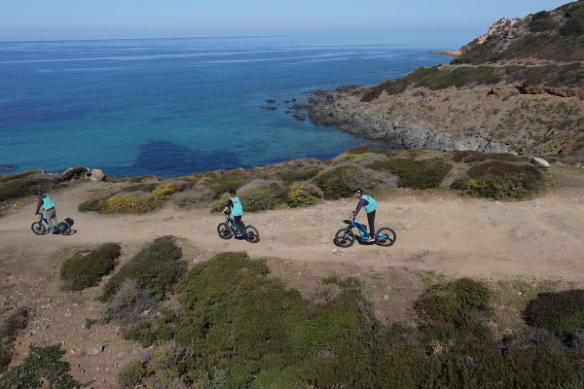Randonnée en trottinette électrique tout-terrain aux Iles Sanguinaires - Bonjour Fun