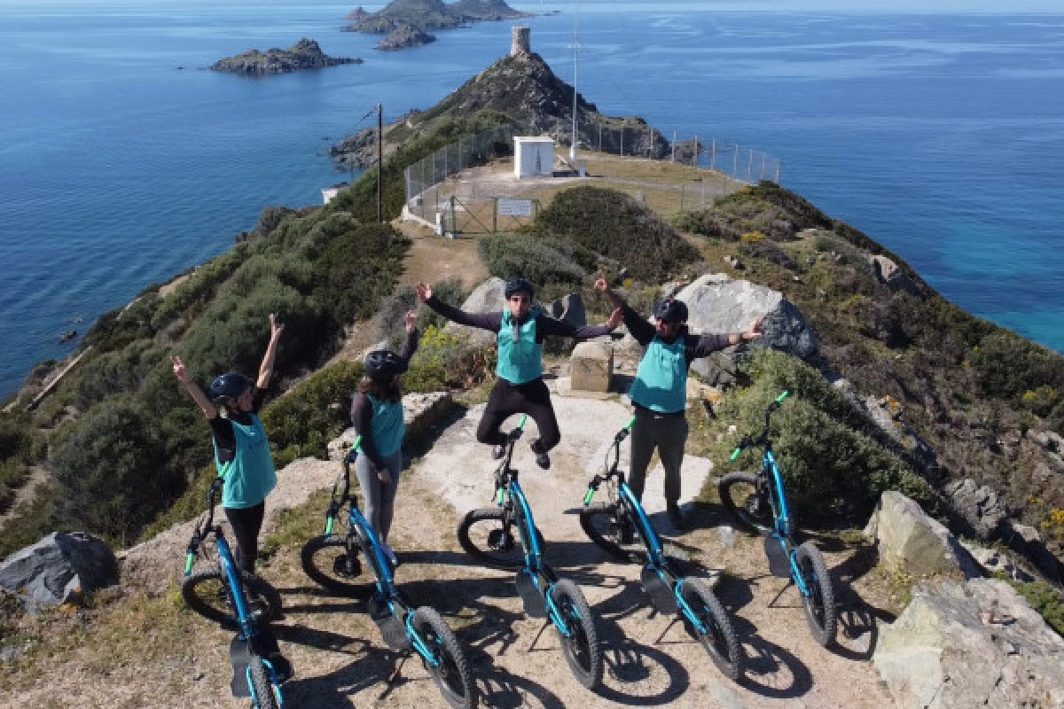 Randonnée en trottinette électrique tout-terrain aux Iles Sanguinaires - Bonjour Fun