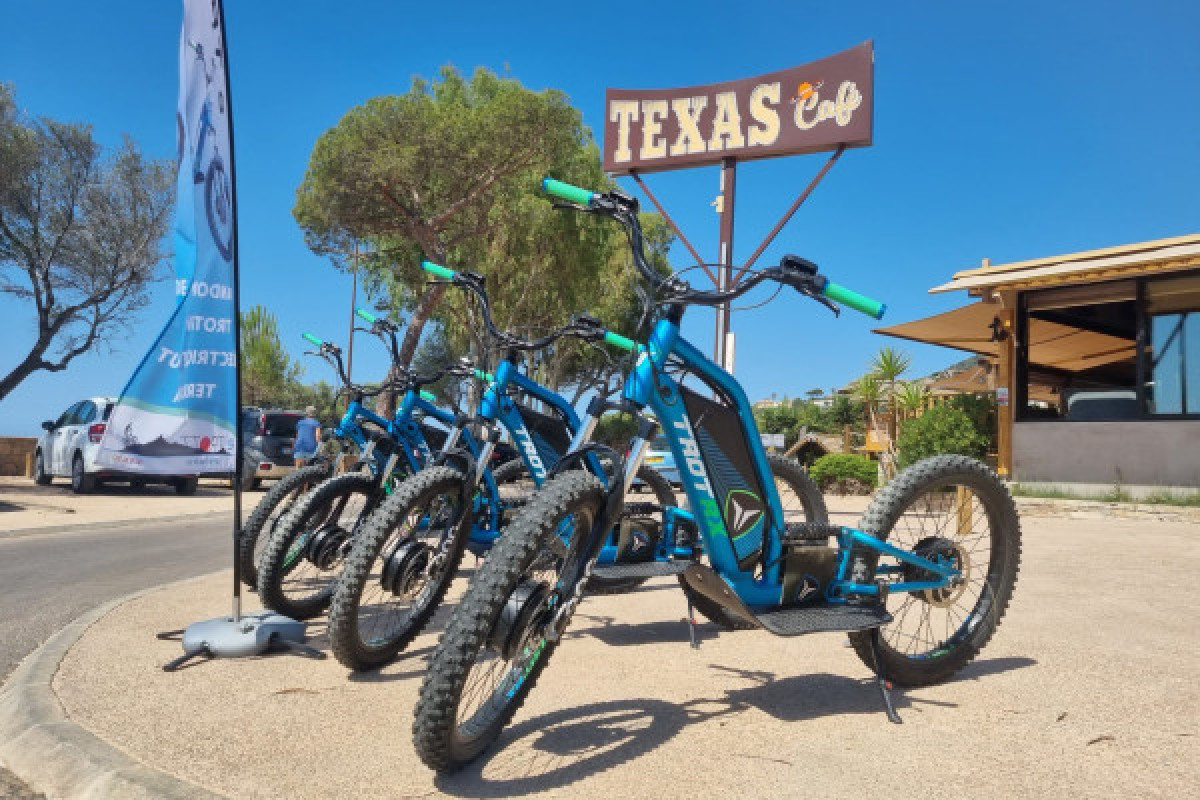 Randonnée en trottinette électrique tout-terrain aux Iles Sanguinaires - Bonjour Fun