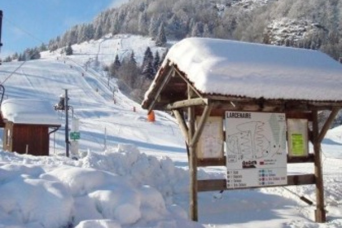 Raquettes à neige privative à Larcenaire - Bonjour Fun