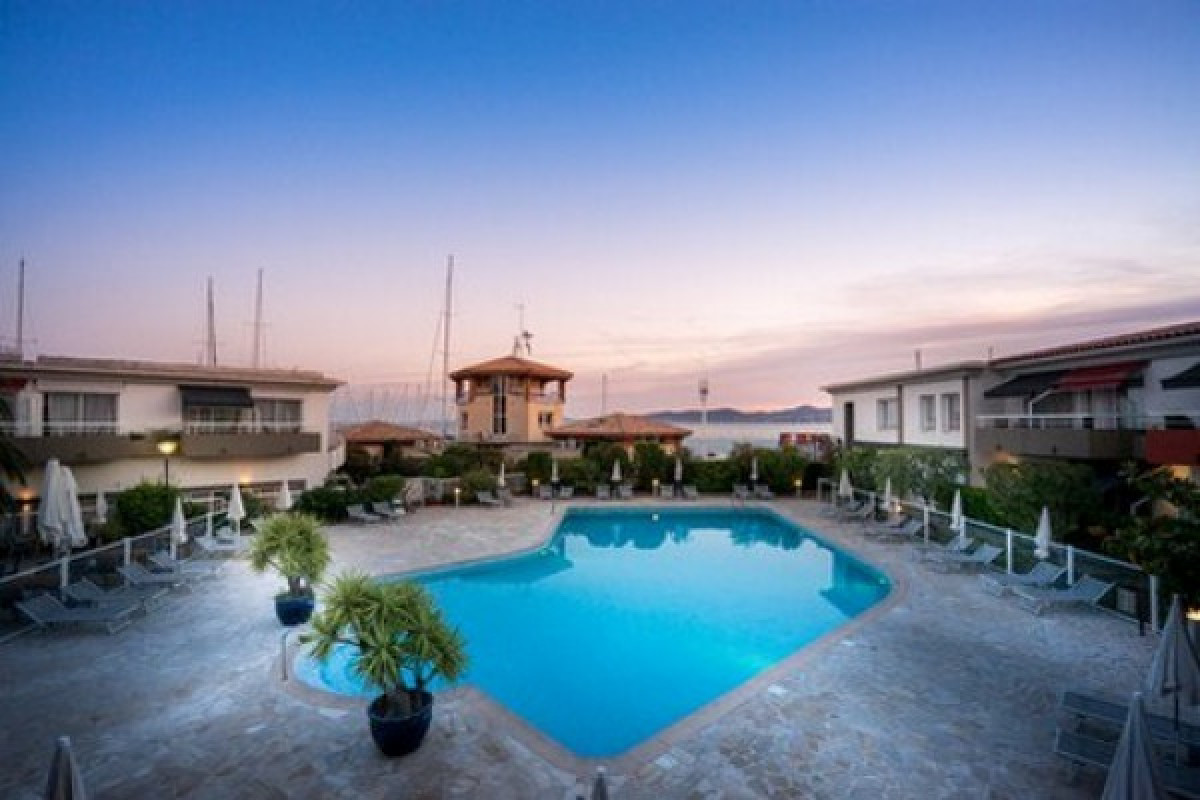 Séjour Nouvel an : Soirée Black & White sur la marina - Saint-Raphaël - Bonjour Fun