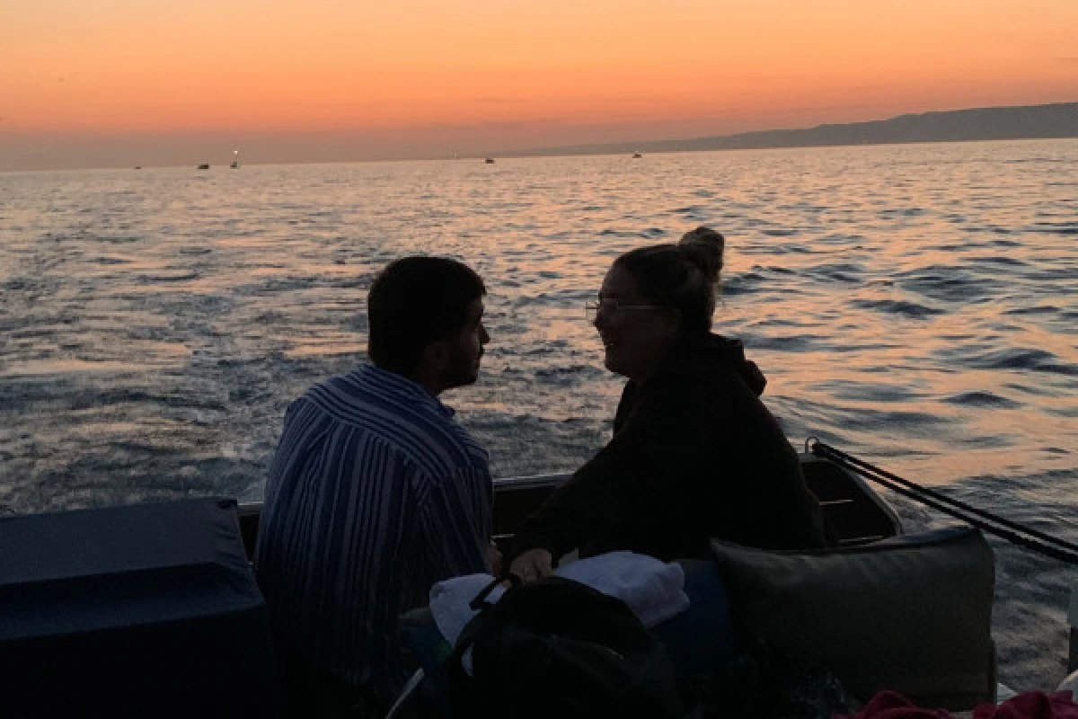 Soirée au soleil couchant dans les Calanques du Frioul - Quai d'honneur Mairie - Bonjour Fun