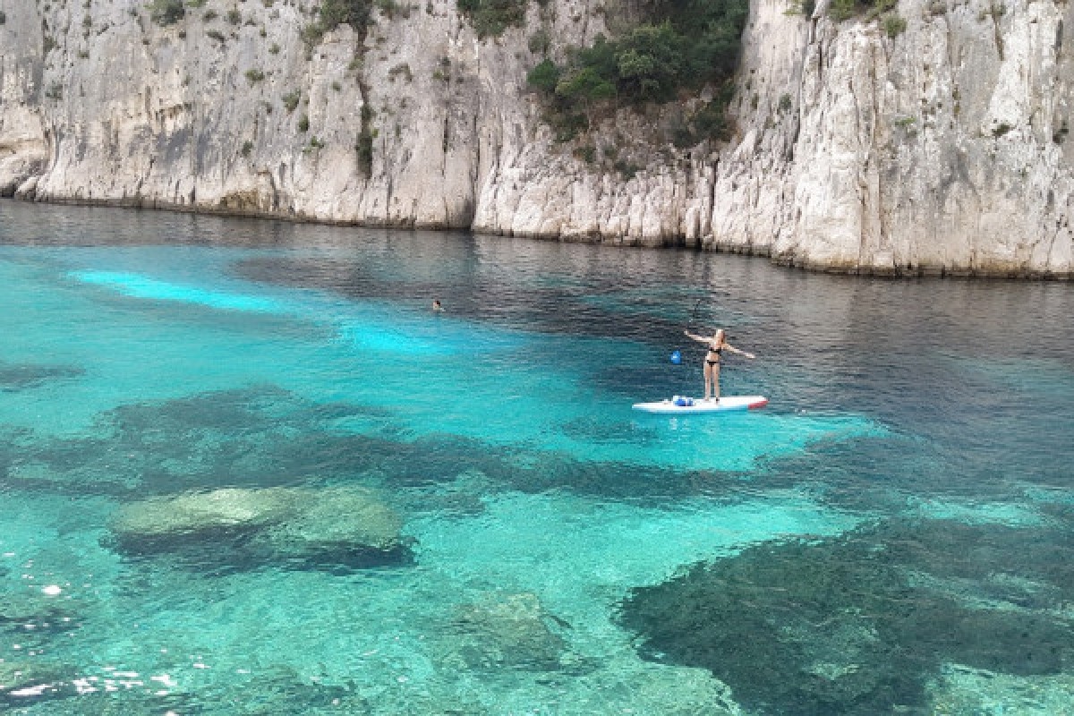 Stand Up Paddle Calanques Cassis : Port-Miou, Port-Pin, En-Vau - Bonjour Fun