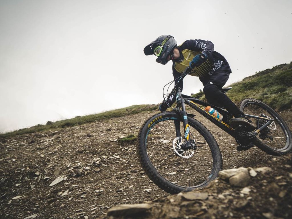 Tour en VTT Enduro Electrique à Loudenvielle avec un moniteur - Bonjour Fun