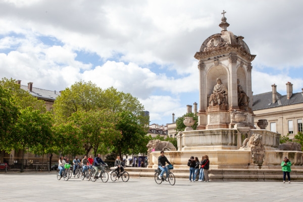 TOUR GUIDE A VÉLO ÉLECTRIQUE Paris monumental & secret - Bonjour Fun