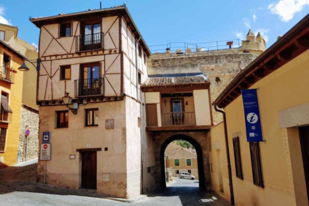 Segovia Private Tour with driver (8hours) - Bonjour Fun